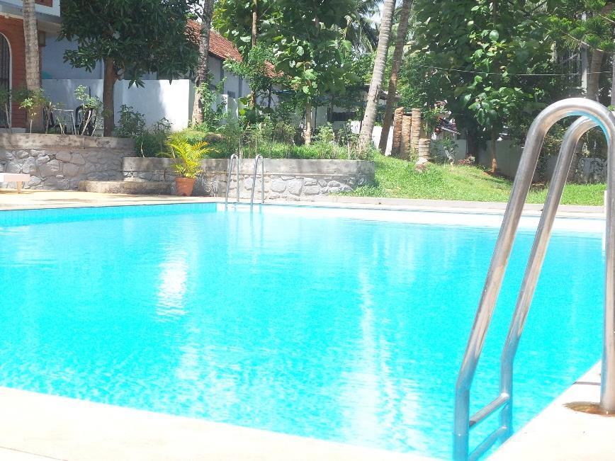 Raja Hotel 可瓦兰 外观 照片