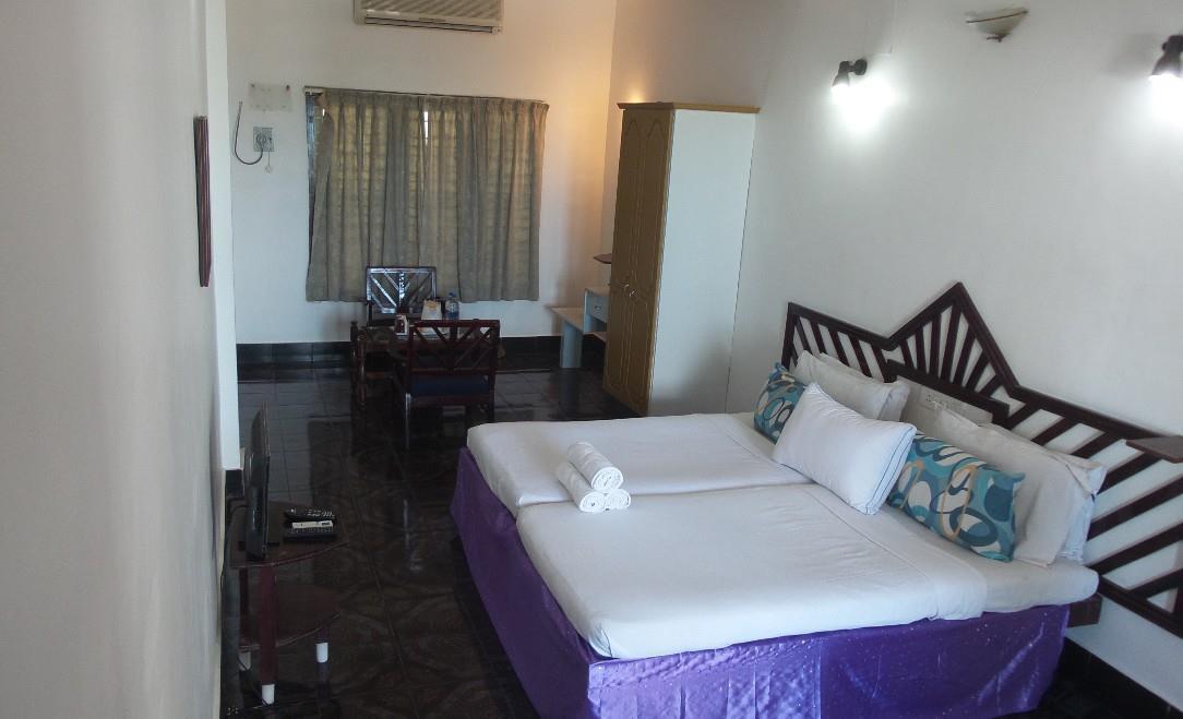 Raja Hotel 可瓦兰 外观 照片