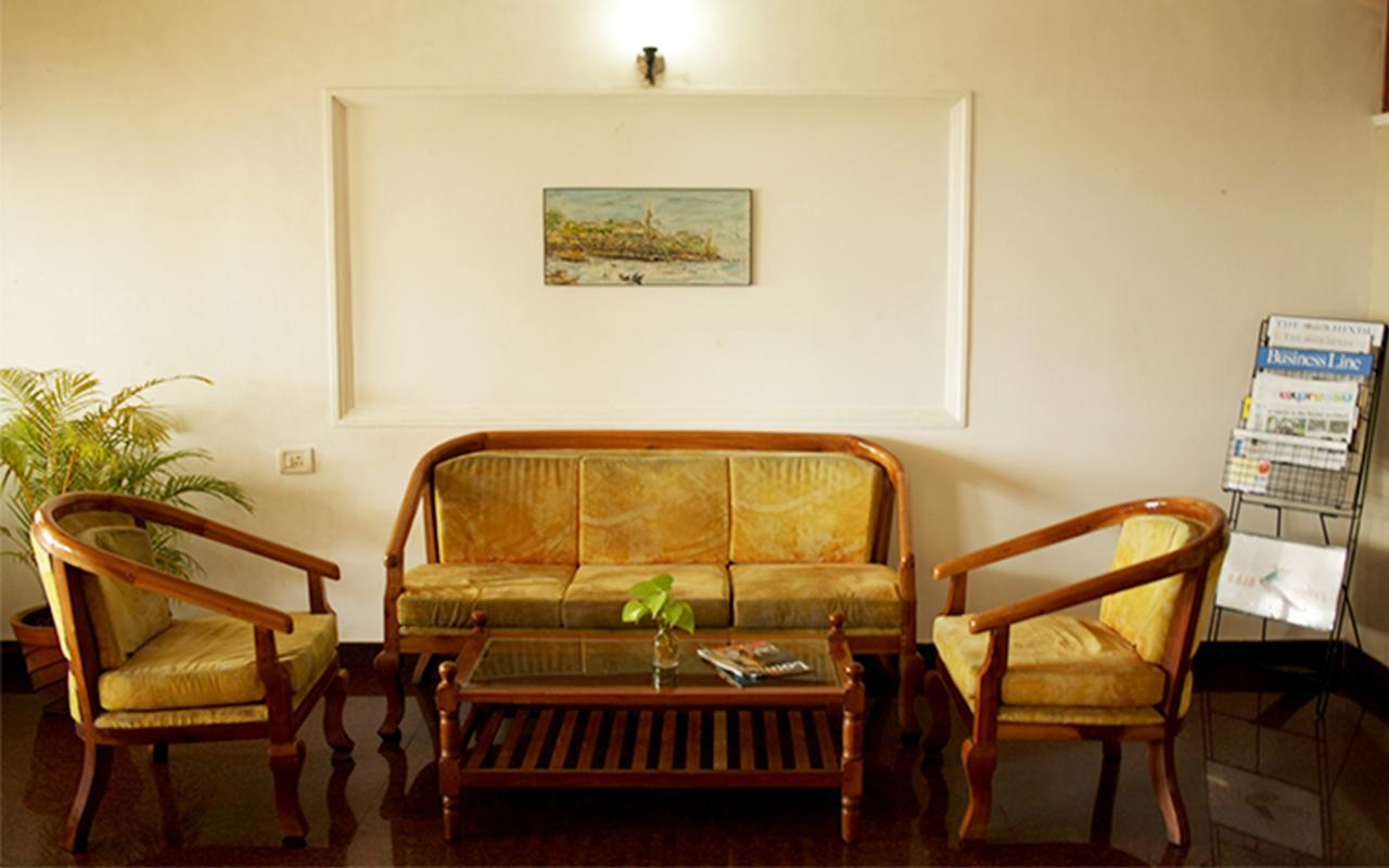 Raja Hotel 可瓦兰 外观 照片