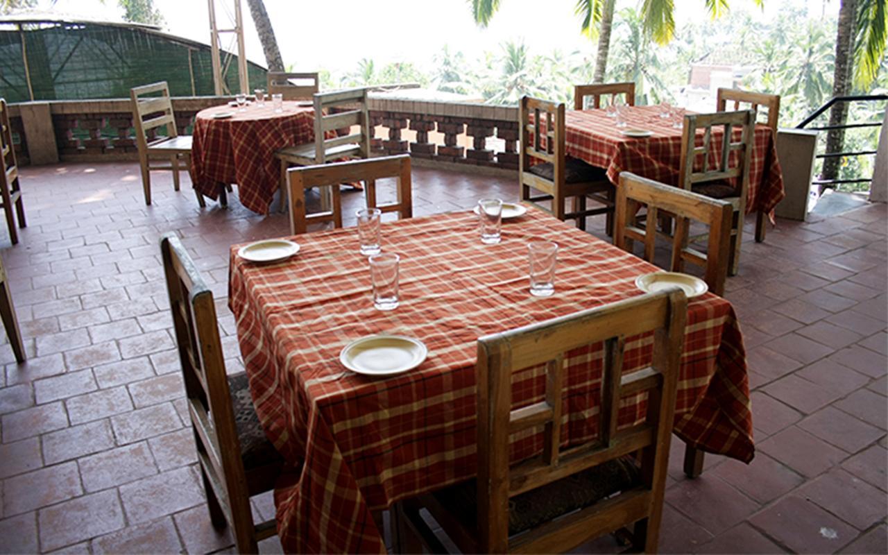 Raja Hotel 可瓦兰 外观 照片