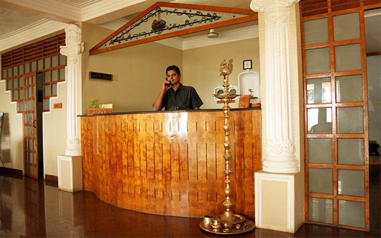 Raja Hotel 可瓦兰 外观 照片