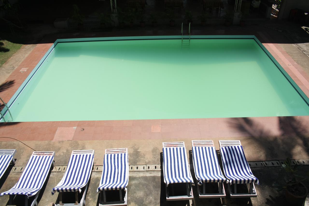 Raja Hotel 可瓦兰 外观 照片
