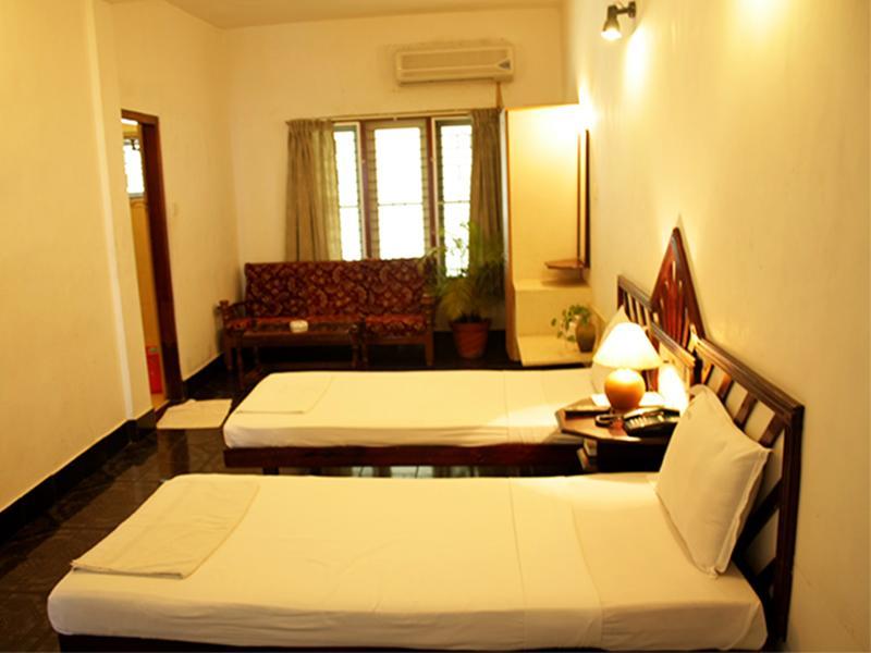 Raja Hotel 可瓦兰 外观 照片